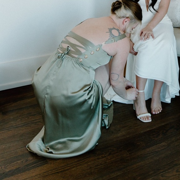 Show me your mumu Clarissa Corset Dress Moss green luxe satin size medium - Picture 3 of 4